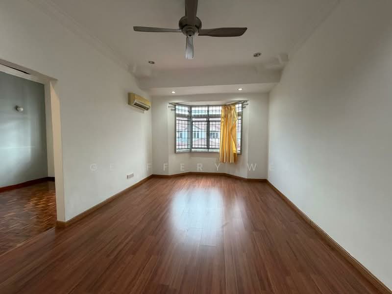 2-storey Terraced House for Sale in Taman Cheng Perdana (Cheng) - Geoffery Wee - Living Room - PropertyGuru.com.my