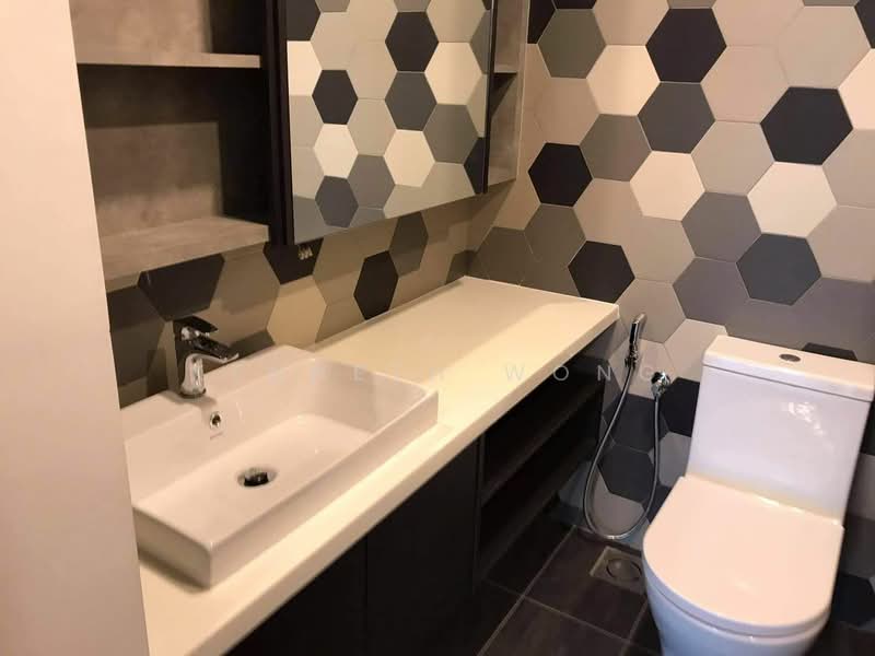 Servis Apartment untuk Disewa di Ceylonz Suites - Kenneth Wong - Bathroom - PropertyGuru.com.my