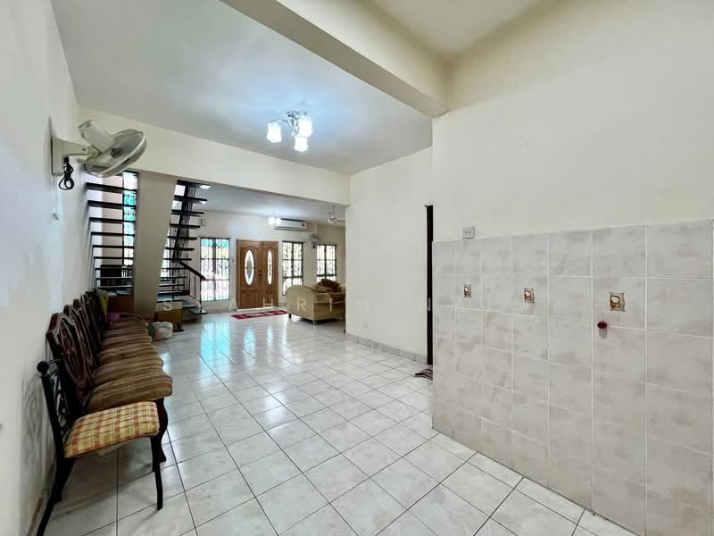 2-storey Terraced House for Sale in Hulu Langat (Selangor) - Syahrim Naim - Living Room - PropertyGuru.com.my