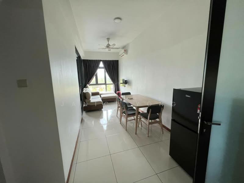 Servis Apartment untuk Disewa di Crescent Bay Suites (Teluk Bayu) - Janice Yong - Living Room - PropertyGuru.com.my