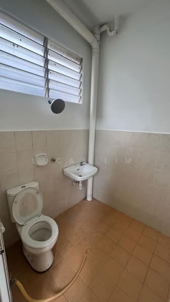 Rumah Teres 2 Tingkat untuk Dijual di Teluk Kumbar (Penang) - Lucas Lim - Bathroom - PropertyGuru.com.my