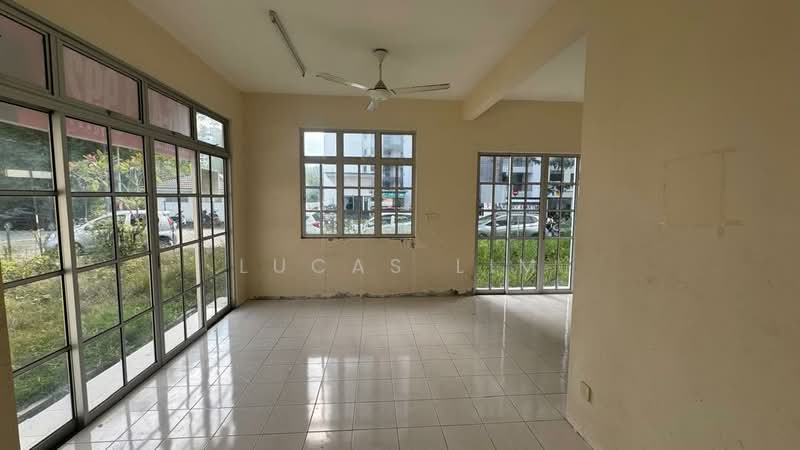 Rumah Teres 2 Tingkat untuk Dijual di Teluk Kumbar (Penang) - Lucas Lim - Living Room - PropertyGuru.com.my