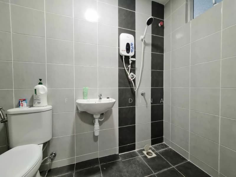 Pangsapuri untuk Disewa di Idaman Cahaya 1 - Farah Dina - Bathroom - PropertyGuru.com.my