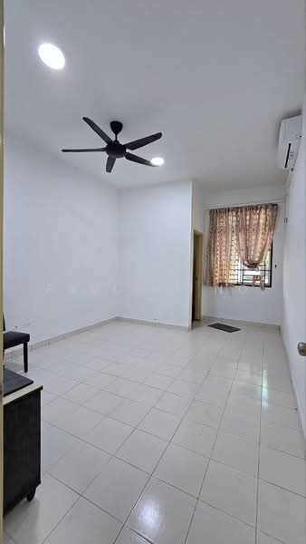 Rumah Teres 1.5 Tingkat untuk Dijual di Taman Pelangi Indah (Ulu Tiram) - Pauline Ng - Living Room - PropertyGuru.com.my