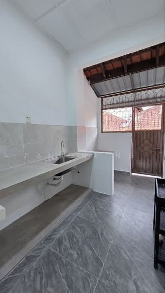 Rumah Teres 1.5 Tingkat untuk Dijual di Taman Pelangi Indah (Ulu Tiram) - Pauline Ng - Kitchen - PropertyGuru.com.my