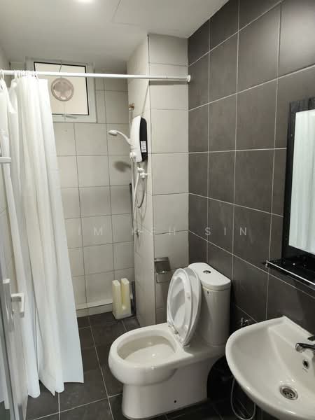 Kondominium untuk Disewa di Fairview Residence - Lim Keh Sin - Bathroom - PropertyGuru.com.my