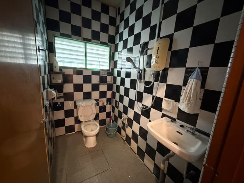 1-storey Terraced House for Sale in Bandar Baru Sri Petaling (Sri Petaling) - Raymond Chong - Bathroom - PropertyGuru.com.my