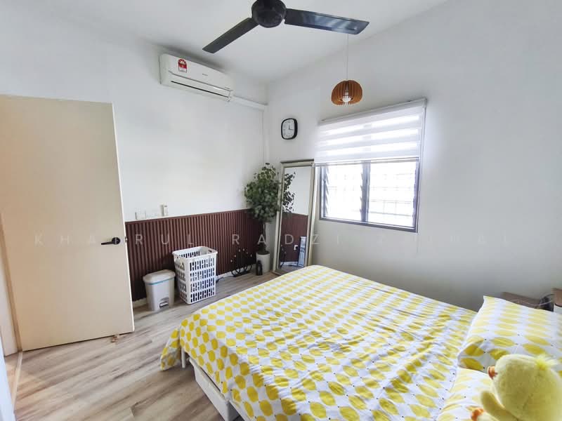 Flat for Sale at Halaman 11 - Khairul Radzi Zainal - Bedroom - PropertyGuru.com.my