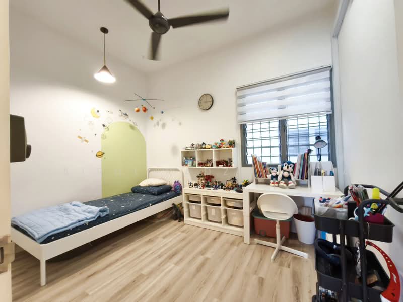 Flat for Sale at Halaman 11 - Khairul Radzi Zainal - Bedroom - PropertyGuru.com.my
