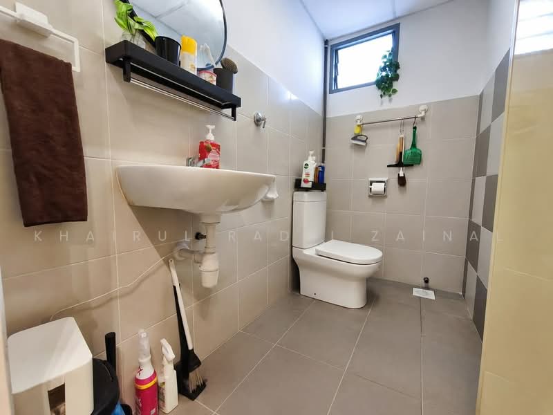 Flat for Sale at Halaman 11 - Khairul Radzi Zainal - Bathroom - PropertyGuru.com.my