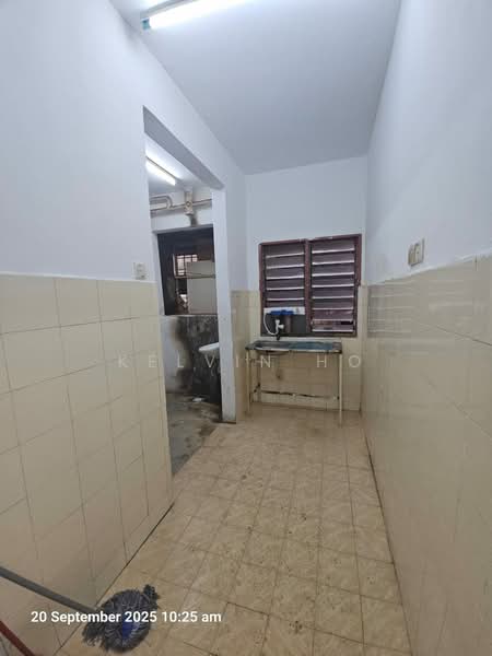 Pangsapuri untuk Dijual di Pangsapuri Mawar Jaya - Kelvin Ho - Kitchen - PropertyGuru.com.my