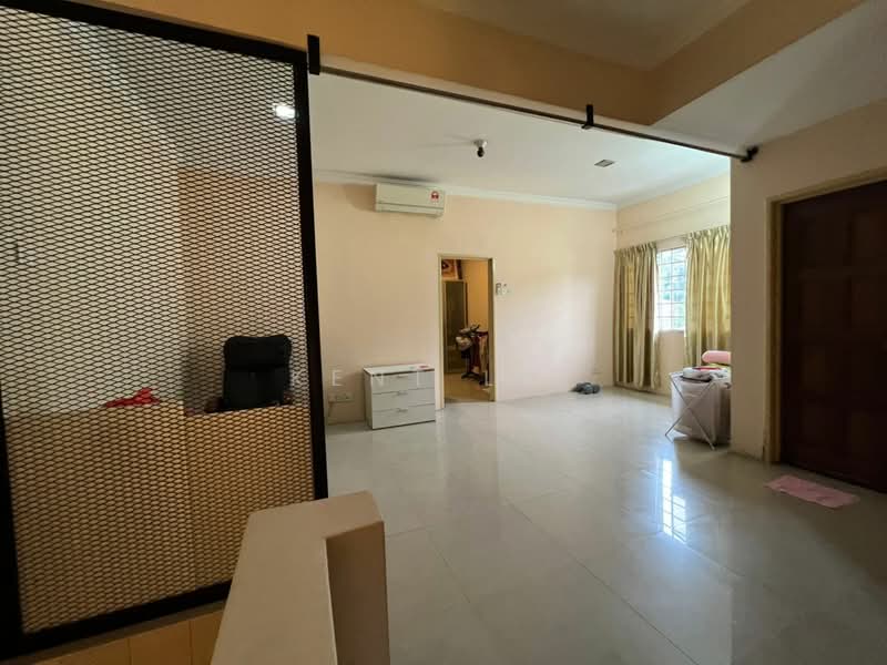 2-storey Terraced House for Sale in Bandar Kinrara Seksyen 5 (Bandar Kinrara) - Kent Lai - Living Room - PropertyGuru.com.my