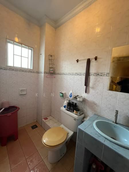 2-storey Terraced House for Sale in Bandar Kinrara Seksyen 5 (Bandar Kinrara) - Kent Lai - Bathroom - PropertyGuru.com.my