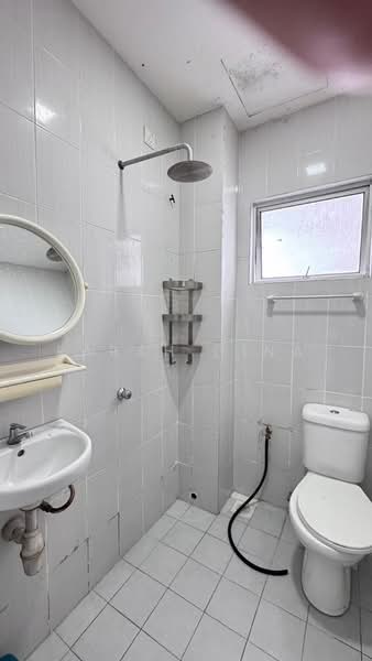 Townhouse for Sale in Taman Tropika (Bangi) - Farah Dina - Bathroom - PropertyGuru.com.my