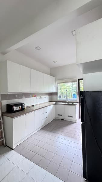 Townhouse for Sale in Taman Tropika (Bangi) - Farah Dina - Kitchen - PropertyGuru.com.my