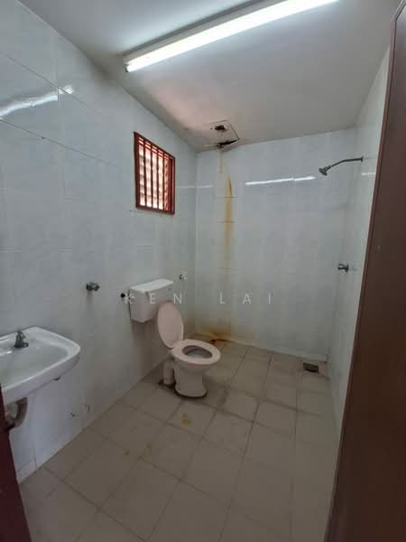 Rumah Teres 2 Tingkat untuk Dijual di Taman Wahyu (Batu Caves) - Ken Lai - Bathroom - PropertyGuru.com.my