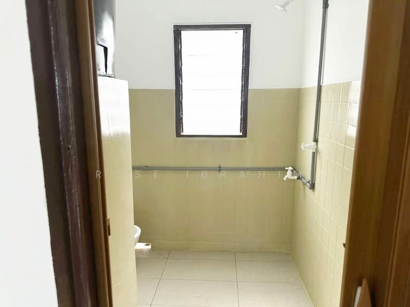 Rumah Flat untuk Disewa di Seksyen 1 Bandar Baru Bangi - Rose Ibrahim - Bathroom - PropertyGuru.com.my
