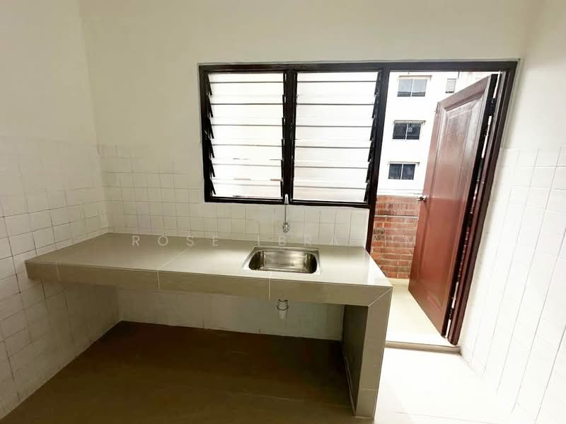 Rumah Flat untuk Disewa di Seksyen 1 Bandar Baru Bangi - Rose Ibrahim - Kitchen - PropertyGuru.com.my