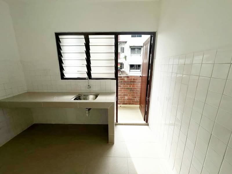 Rumah Flat untuk Disewa di Seksyen 1 Bandar Baru Bangi - Rose Ibrahim - Kitchen - PropertyGuru.com.my