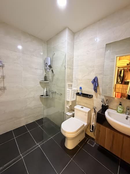 Kondominium untuk Disewa di SKS Pavillion Residences - Alex Neo - Master Bathroom 1 - PropertyGuru.com.my