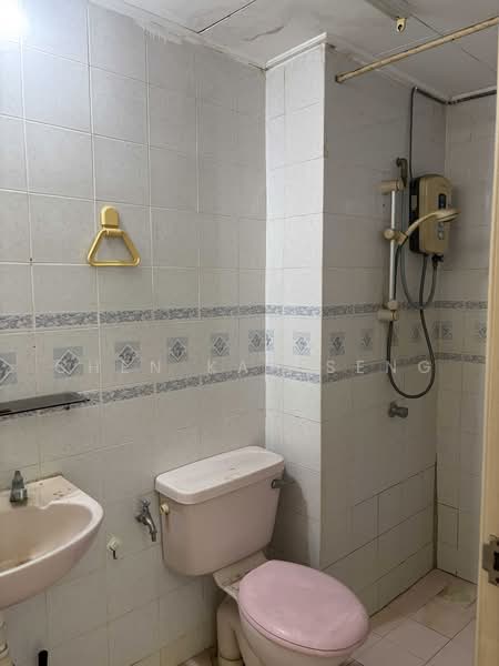 Kondominium untuk Dijual di Prima 16 (Prima Sixteen) - Chen Kah Seng - Bathroom - PropertyGuru.com.my