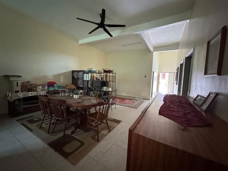 Semi-Detached House for Sale in Taman Sungai Petai Permai 2 (Sungei Petai) - Noor Hidayah Mohamad Noor - Dining Room - PropertyGuru.com.my