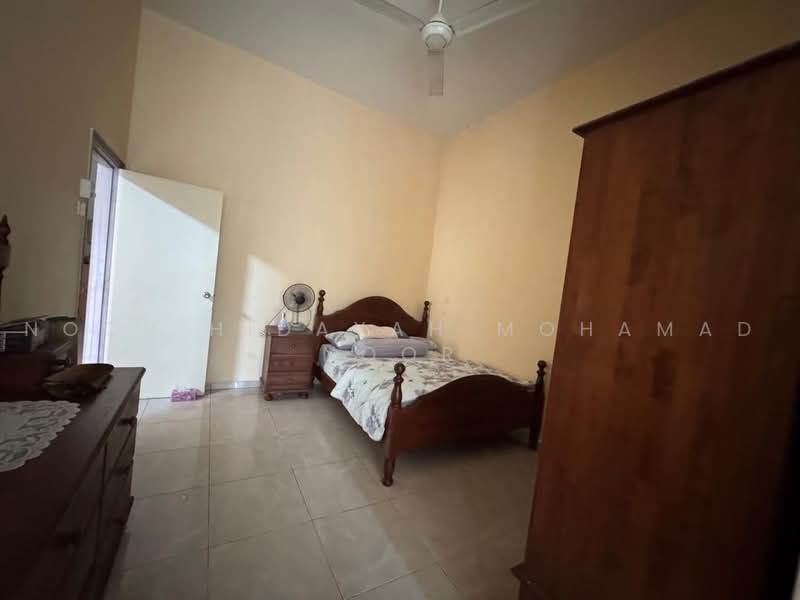 Semi-Detached House for Sale in Taman Sungai Petai Permai 2 (Sungei Petai) - Noor Hidayah Mohamad Noor - Bedroom - PropertyGuru.com.my
