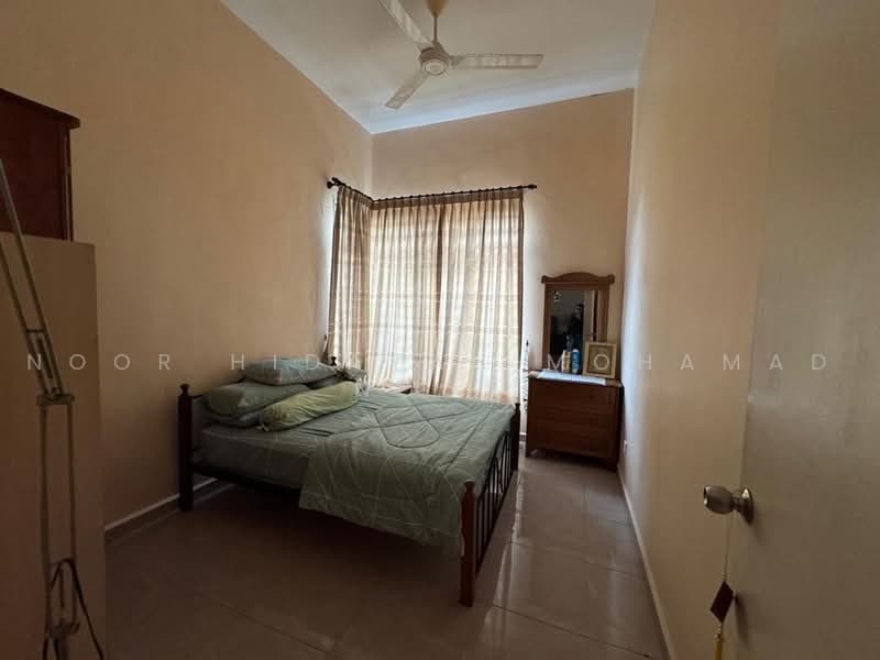 Semi-Detached House for Sale in Taman Sungai Petai Permai 2 (Sungei Petai) - Noor Hidayah Mohamad Noor - Bedroom - PropertyGuru.com.my