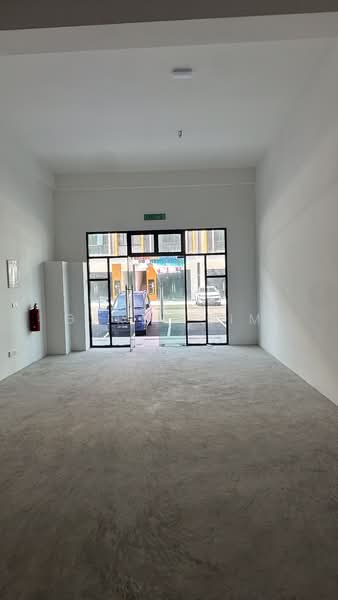 Kedai / Pejabat untuk Dijual di Bandar Baru Permas Jaya (Permas Jaya) - Garet Lim - Entrance - PropertyGuru.com.my