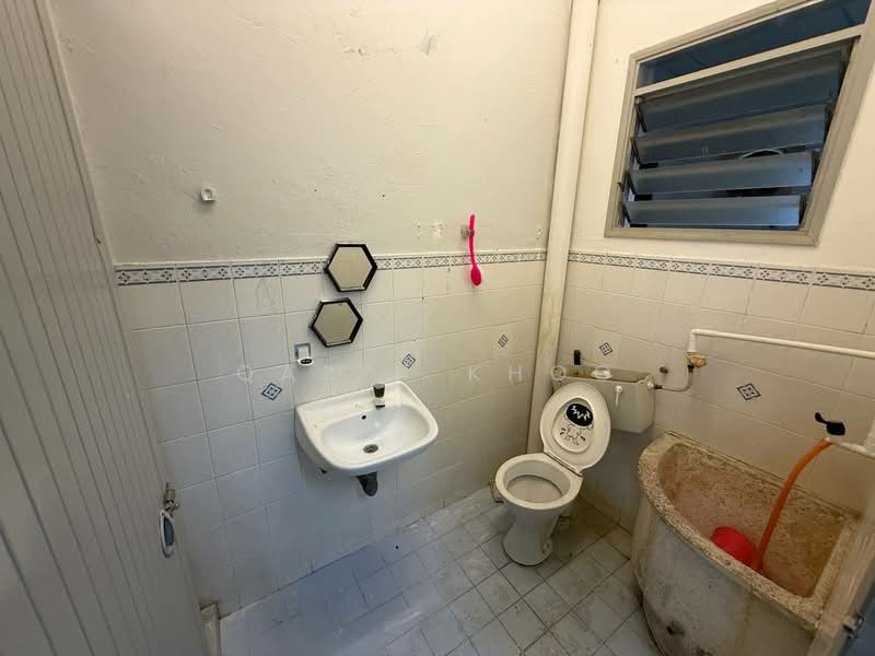 2-storey Terraced House for Sale in Taman Song Choon (Ipoh) - Qazin Khoo - Bathroom - PropertyGuru.com.my