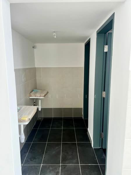 Shop / Office for Rent in Bandar Baru Permas Jaya (Permas Jaya) - Garet Lim - Interior - PropertyGuru.com.my