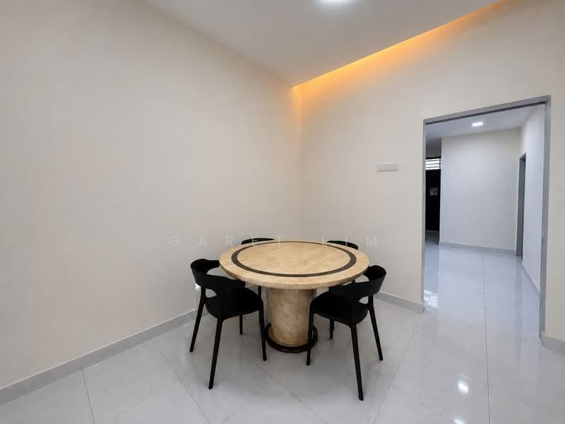 1-storey Terraced House for Rent in Taman Mount Austin (Tebrau) - Garet Lim - Dining Room - PropertyGuru.com.my