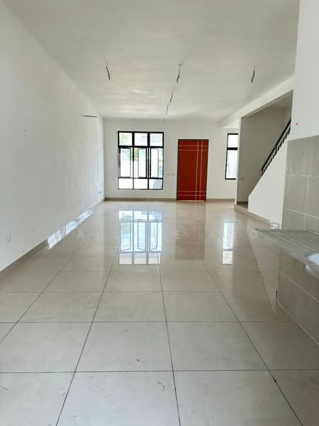 Rumah Teres 2 Tingkat untuk Dijual di Permas Jaya (Johor Bahru) - Wallace Ang - Living Room - PropertyGuru.com.my
