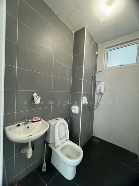 Servis Apartment untuk Disewa di THE SENAI GARDEN (PANGSAPURI IMPIAN SENAI) - Jasmine Ong - Bathroom - PropertyGuru.com.my