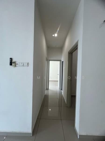 Servis Apartment untuk Disewa di THE SENAI GARDEN (PANGSAPURI IMPIAN SENAI) - Jasmine Ong - Corridor - PropertyGuru.com.my