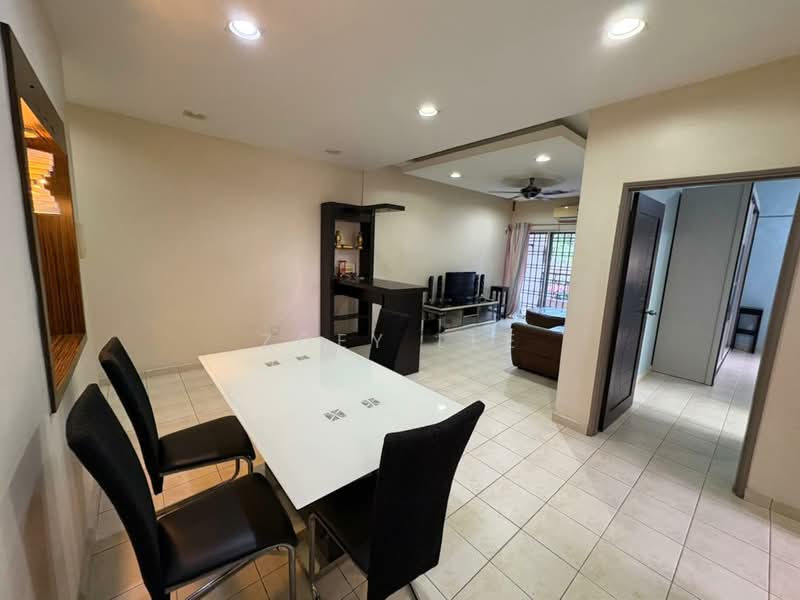 Pangsapuri untuk Dijual di Prima Regency - Zoey Lee - Dining Room - PropertyGuru.com.my