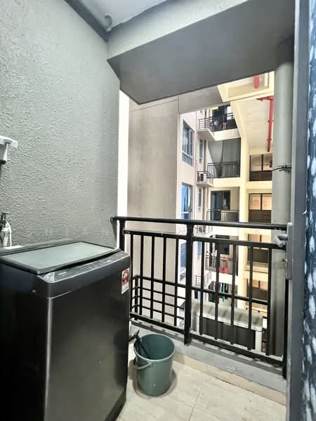 Kediaman Servis untuk Dijual di Country Garden Central Park - Shiang Yng Tan - Balcony - PropertyGuru.com.my