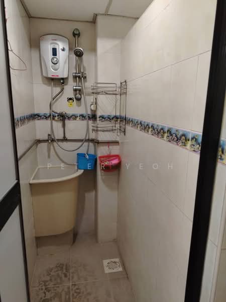 Pangsapuri untuk Disewa di Desa Green - Peter Yeoh - Bathroom - PropertyGuru.com.my