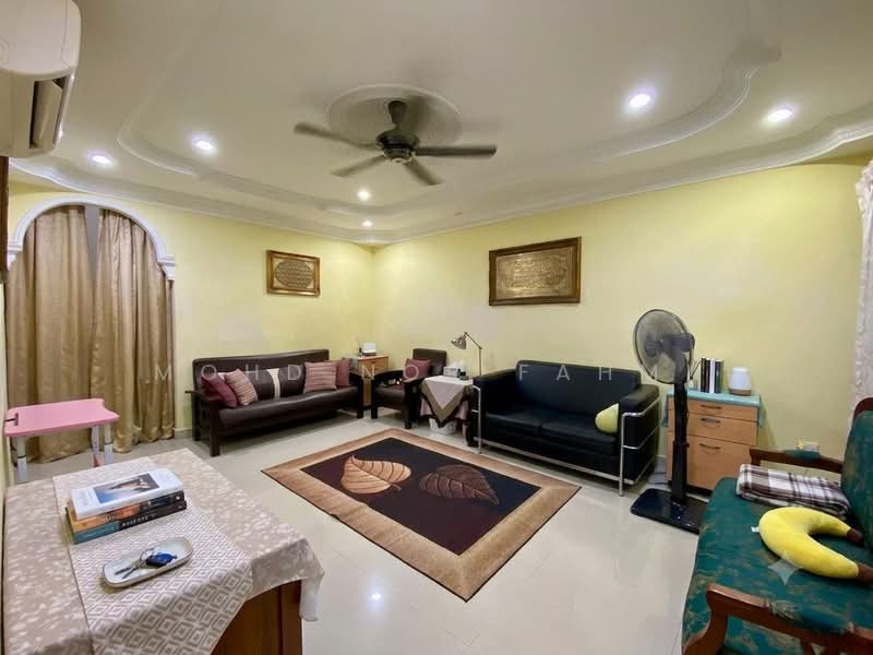 1-storey Terraced House for Sale in Seksyen 20 (Shah Alam) - Mohd Nor Fahmi - Living Room - PropertyGuru.com.my