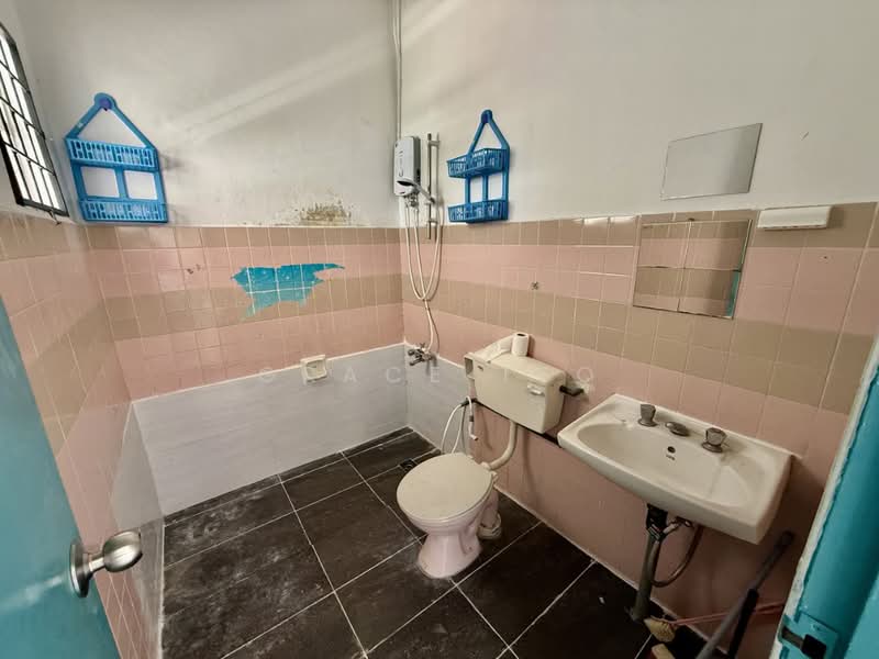 Rumah Teres 2-Tingkat untuk Disewa di Kota Kinabalu (Sabah) - Grace Teo - Bathroom - PropertyGuru.com.my