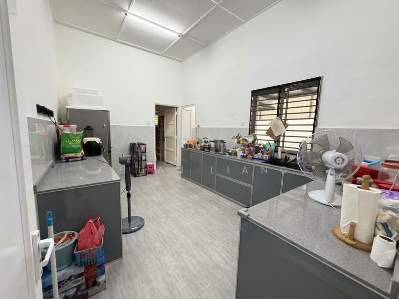 Rumah Banglo untuk Dijual di Taman Kebun Teh (Johor Bahru) - Chuan Liang - Kitchen - PropertyGuru.com.my