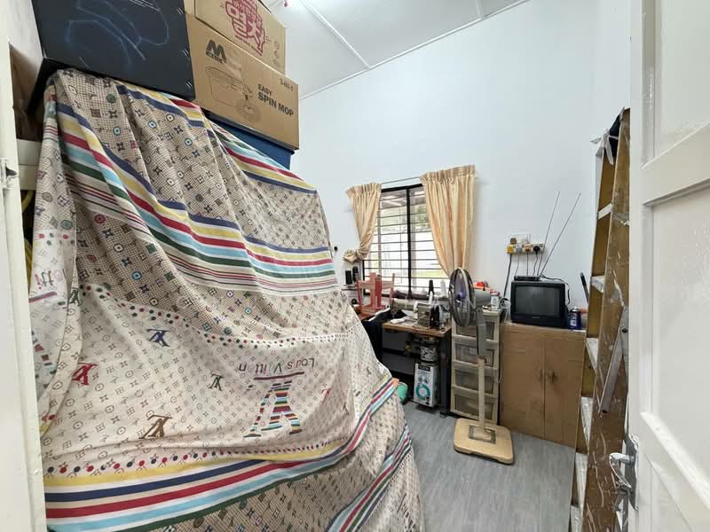 Rumah Banglo untuk Dijual di Taman Kebun Teh (Johor Bahru) - Chuan Liang - Bedroom - PropertyGuru.com.my