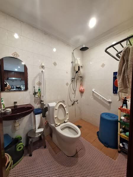 2-storey Terraced House for Sale in Taman Overseas Union (Taman Oug) (Jalan Klang Lama (Old Klang Road)) - Jackie Chong - Bathroom - PropertyGuru.com.my