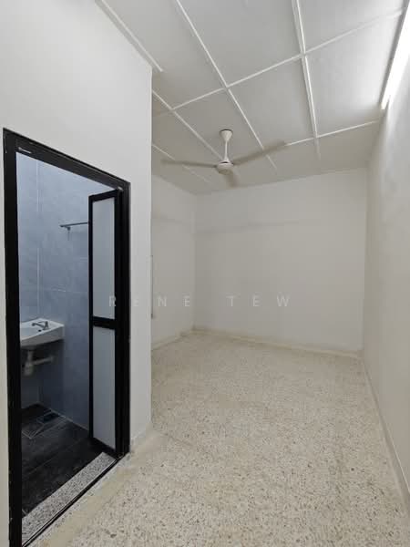 Rumah Teres 1 Tingkat untuk Disewa di Taman Molek (Johor Bahru) - Rene Tew - PropertyGuru.com.my