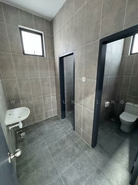 Semi-D Factory for Rent in Senai (Johor) - Wen Chung Ling - Bathroom - PropertyGuru.com.my