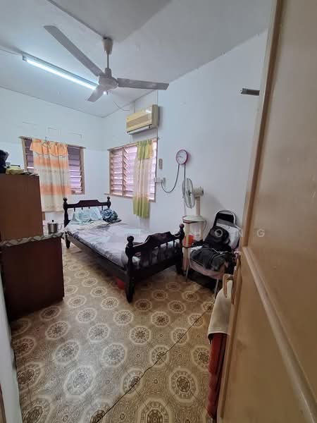 Rumah Teres 2 Tingkat untuk Dijual di Taman United (Jalan Klang Lama (Old Klang Road)) - Jackie Chong - Bedroom - PropertyGuru.com.my