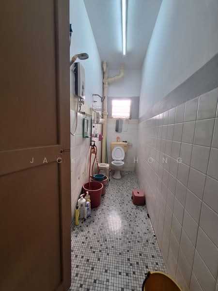 Rumah Teres 2 Tingkat untuk Dijual di Taman United (Jalan Klang Lama (Old Klang Road)) - Jackie Chong - Bathroom - PropertyGuru.com.my