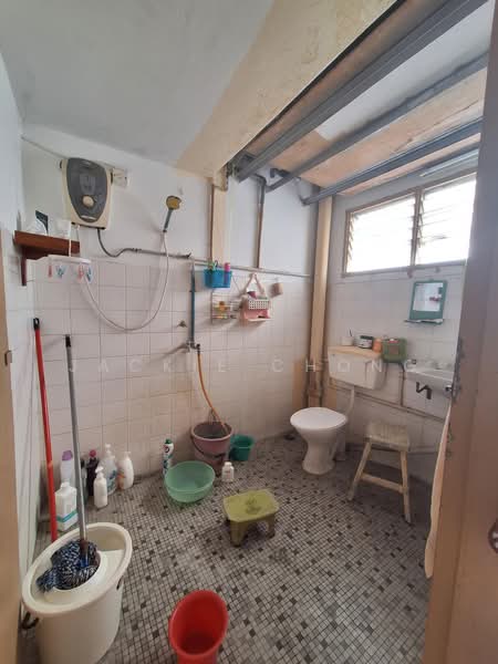 Rumah Teres 2 Tingkat untuk Dijual di Taman United (Jalan Klang Lama (Old Klang Road)) - Jackie Chong - Bathroom - PropertyGuru.com.my