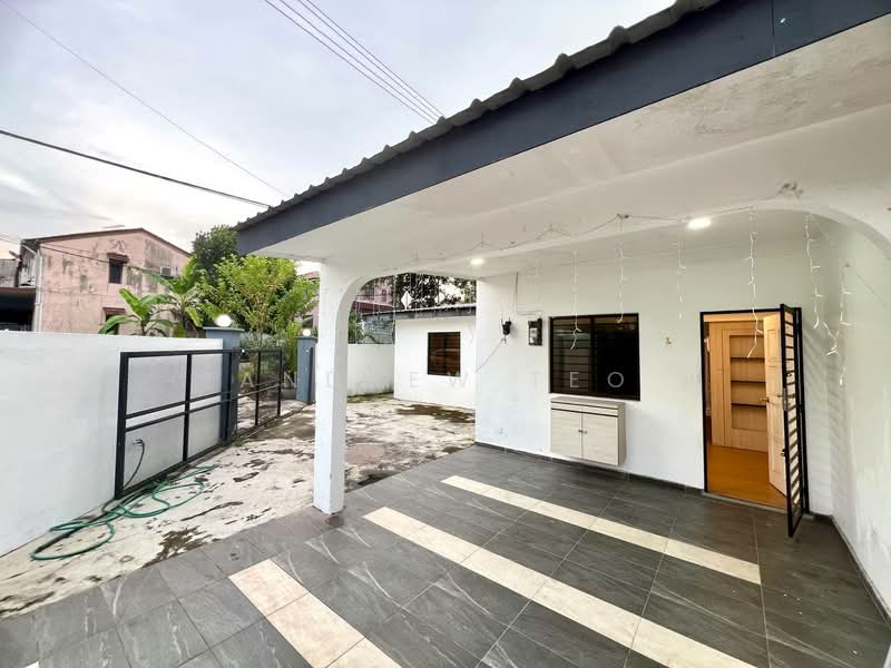 Rumah Teres 2 Tingkat untuk Dijual di Taman Desa Cemerlang (Ulu Tiram) - Andrew Teo - Exterior - PropertyGuru.com.my