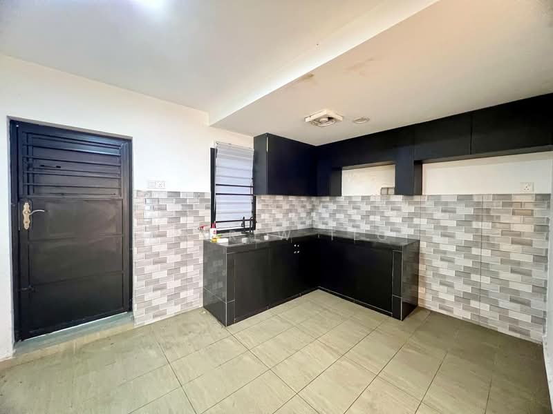 Rumah Teres 2 Tingkat untuk Dijual di Taman Desa Cemerlang (Ulu Tiram) - Andrew Teo - Kitchen - PropertyGuru.com.my